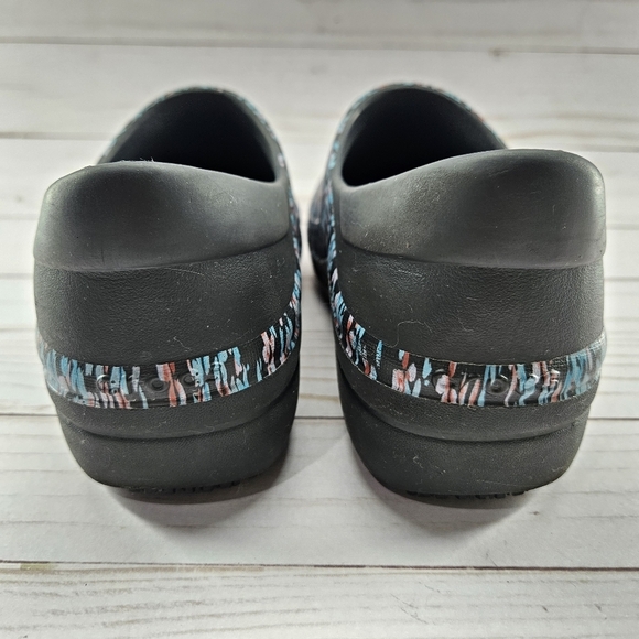 Crocs Neria‎ Pro Slip Resistant Clogs 204046 Womens Size 6 Floral Blue Black - Picture 5 of 10